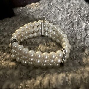 Elegant Pearl Bracelet